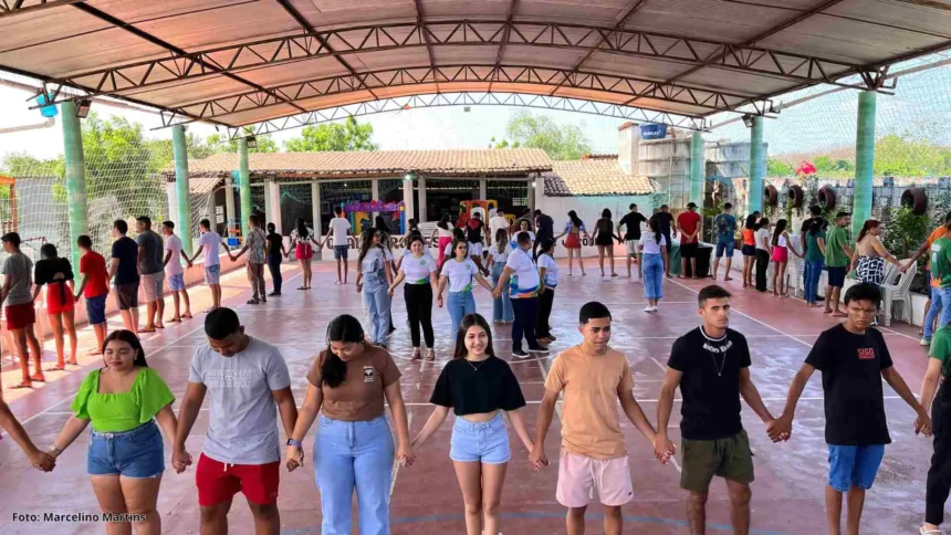 Eventos da ONG CEACRI discutem direitos e sustentabilidade digital com jovens de Itapiúna