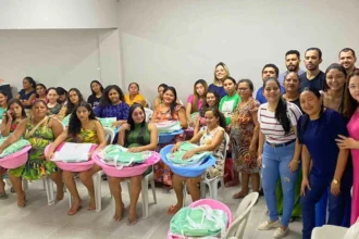 SETAS de Itapiúna distribui 28 kits de enxoval no encerramento de grupo de gestantes