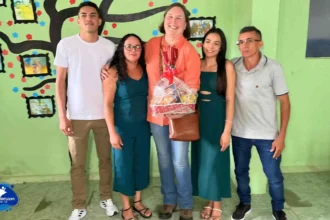 Solidariedade sem fronteiras: madrinha dos Estados Unidos visita afilhada em Itapiúna pela segunda vez